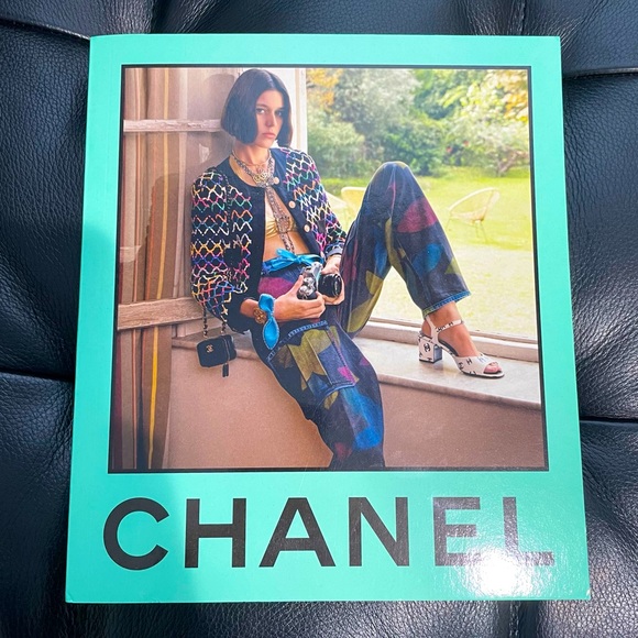 NEW Chanel Book Spring-Summer 2022 Collection - Picture 1 of 6